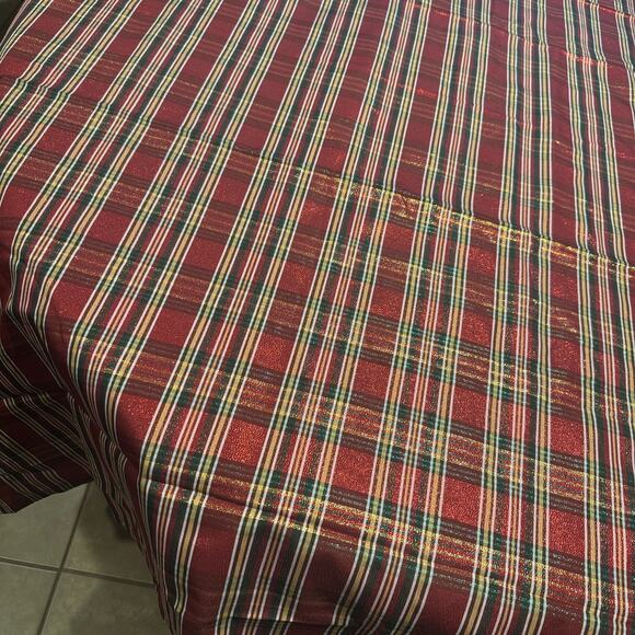 Christmas Plaid Tartan Tablecloth Rectangular red green metallic 60x84" - Picture 3 of 6